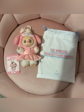 ON HAND POP MART Labubu ×
Hello Kitty & FriendsVinyl Plush
Pendant MY MELODY